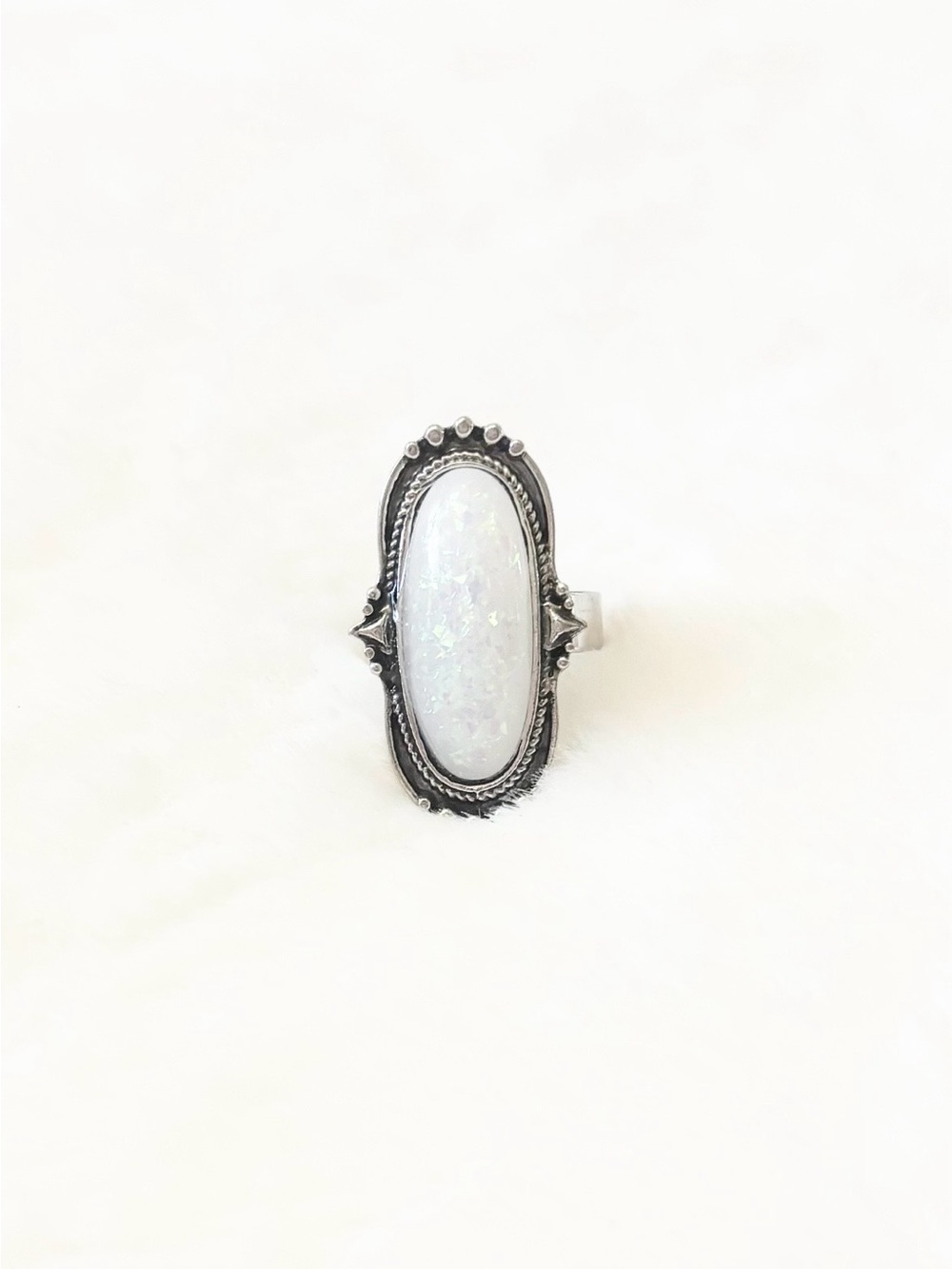 5/$15 🩷 MUST BUNDLE Oval White Opal-Style Silver Ring